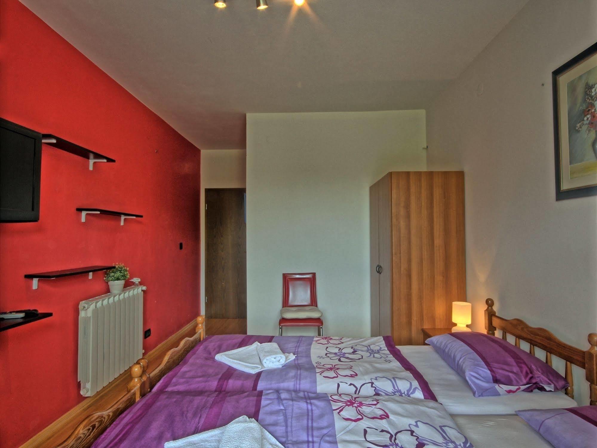Guest House Ambienti Rovinj Bagian luar foto
